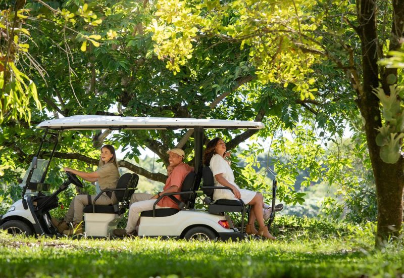 KB23-AZ-ZooContentShootModelFamily-2443